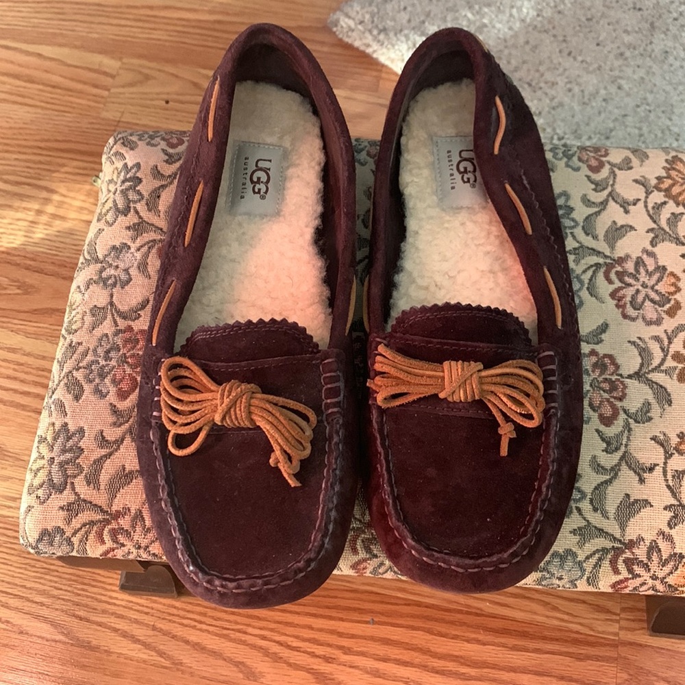 UGG SLIPPERS EXCELLENT CONDITION